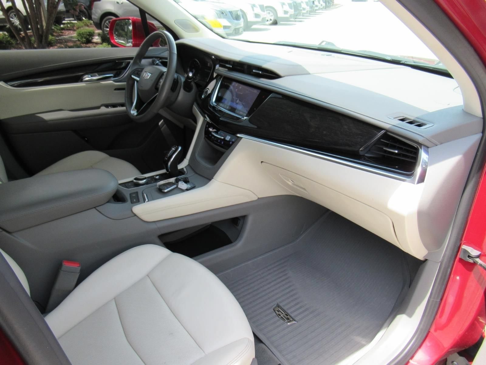 Used 2020 RED HORIZON TINTCOAT Cadillac FWD Premium Luxury image 11