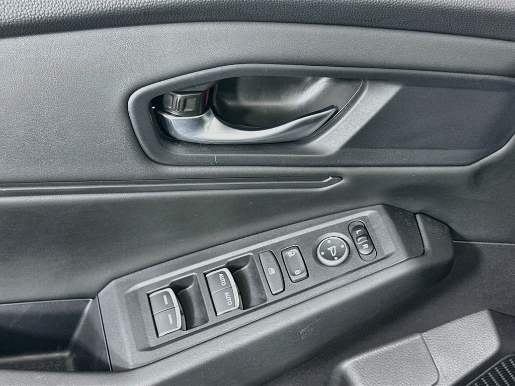 2025 Honda Accord SE - Photo 17
