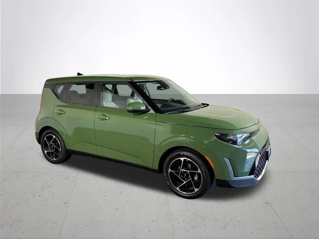 Used 2023 Green Kia EX image 4