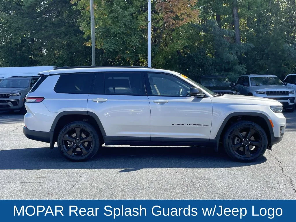 Used 2024 Silver Jeep Altitude X image 10