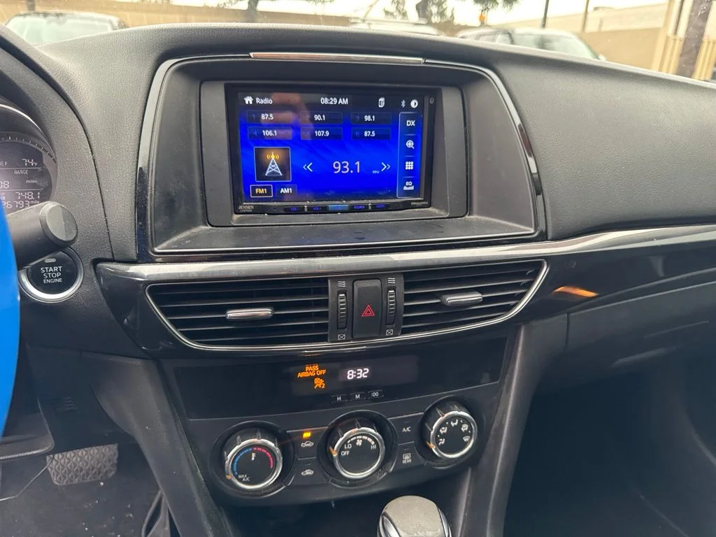 Used 2015 White Mazda i Sport image 8