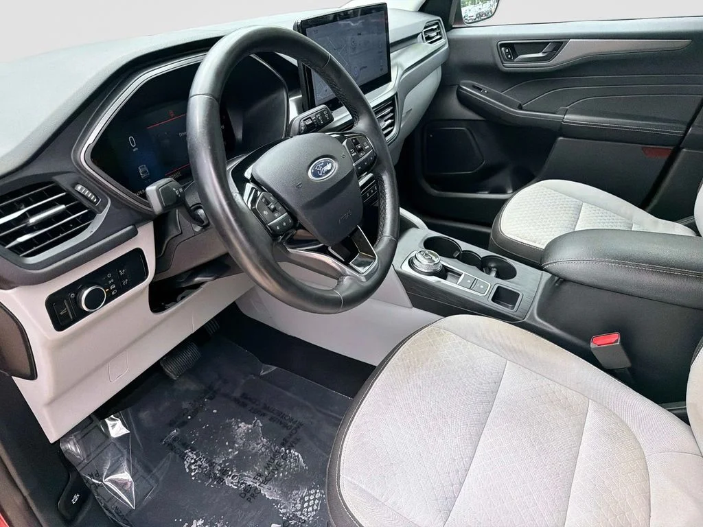 Used 2023 Red Ford Active image 22