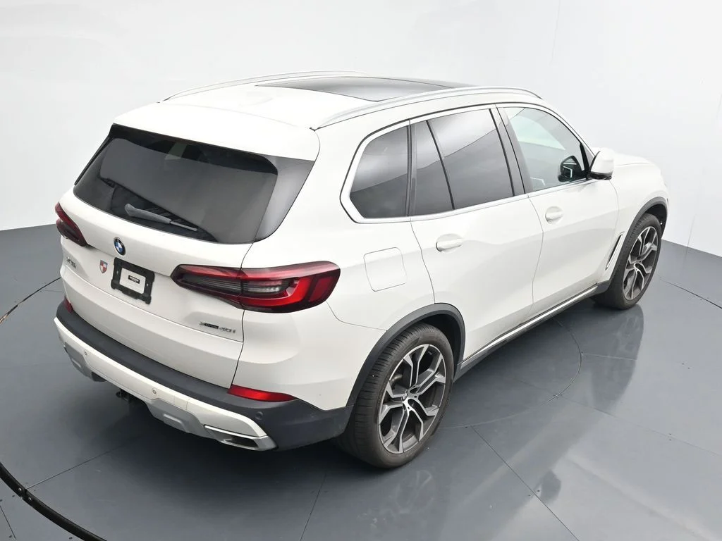 Used 2023 White BMW xDrive40i image 14
