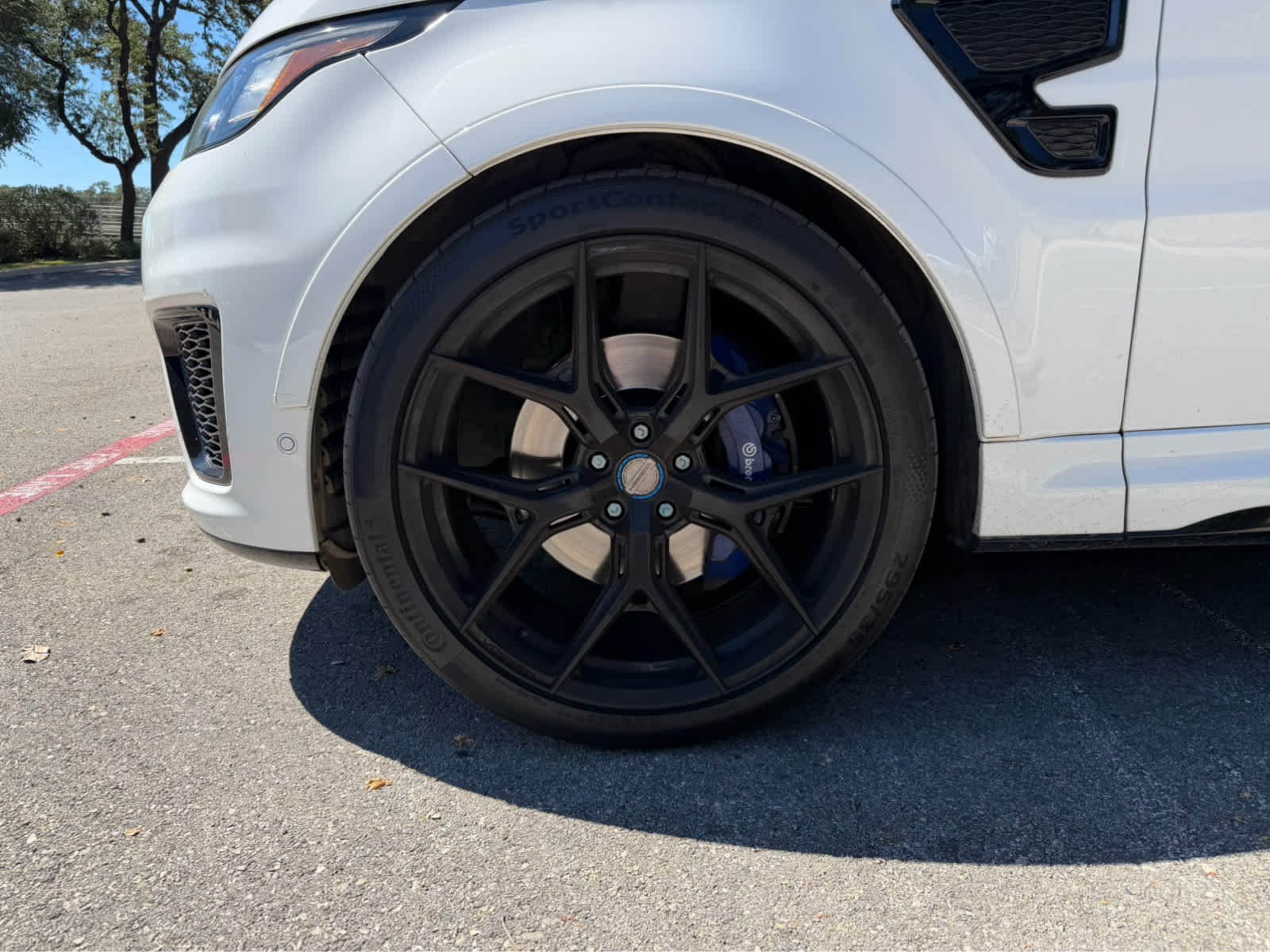 Used 2017  Land Rover SVR image 3