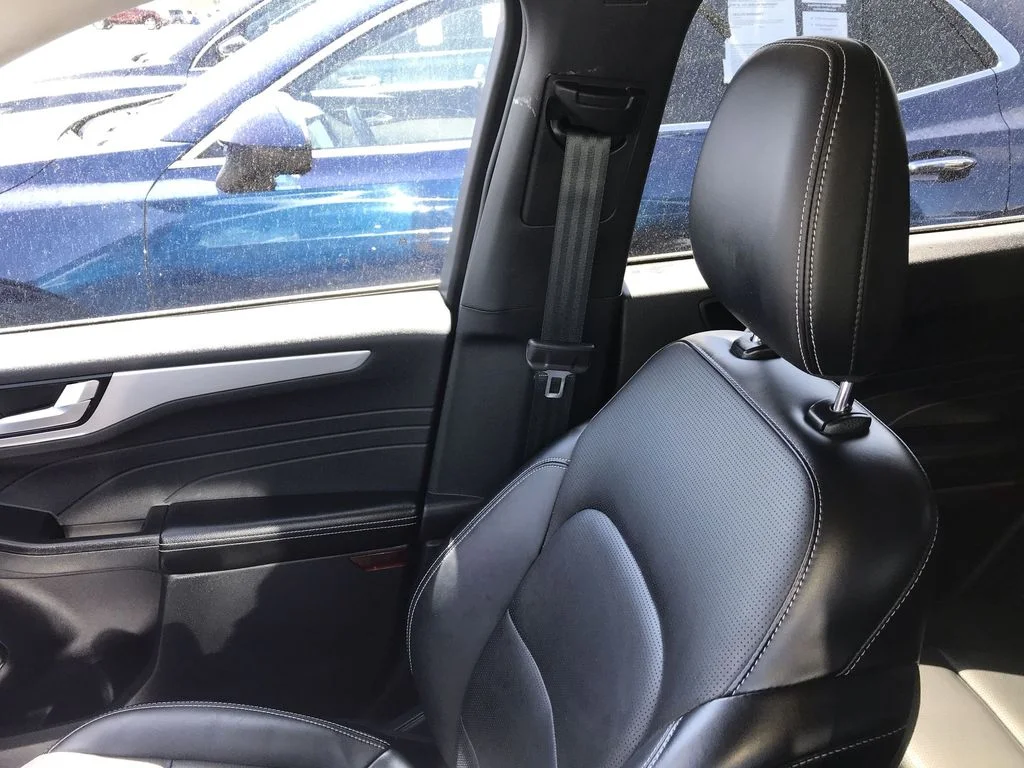 Used 2025  Ford Platinum image 22
