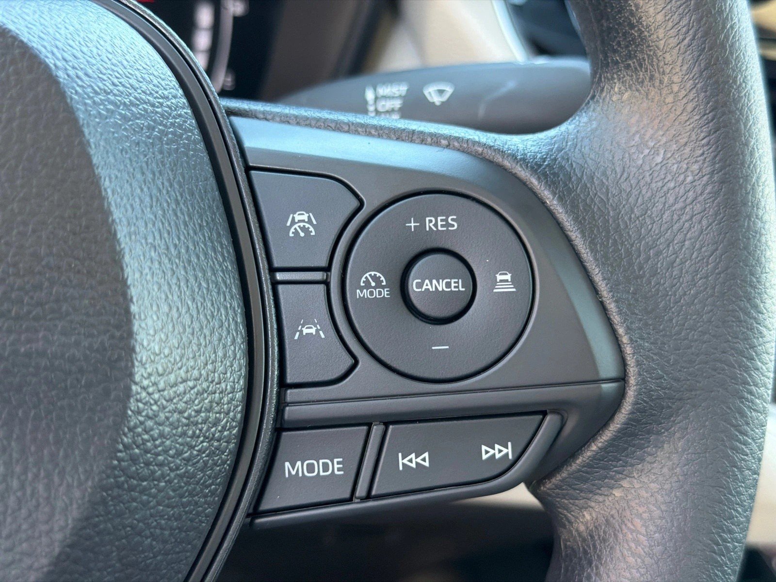 New 2027 Wind Chill Pearl Toyota LE image 25