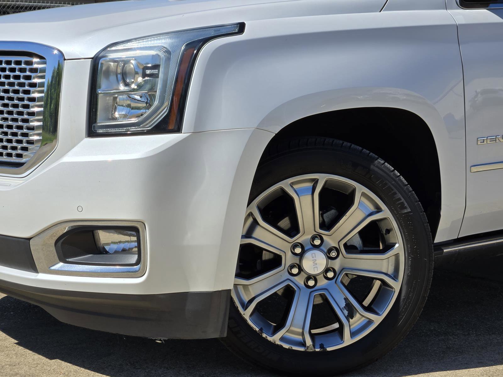 Used 2017 White Frost Tricoat GMC Denali image 7