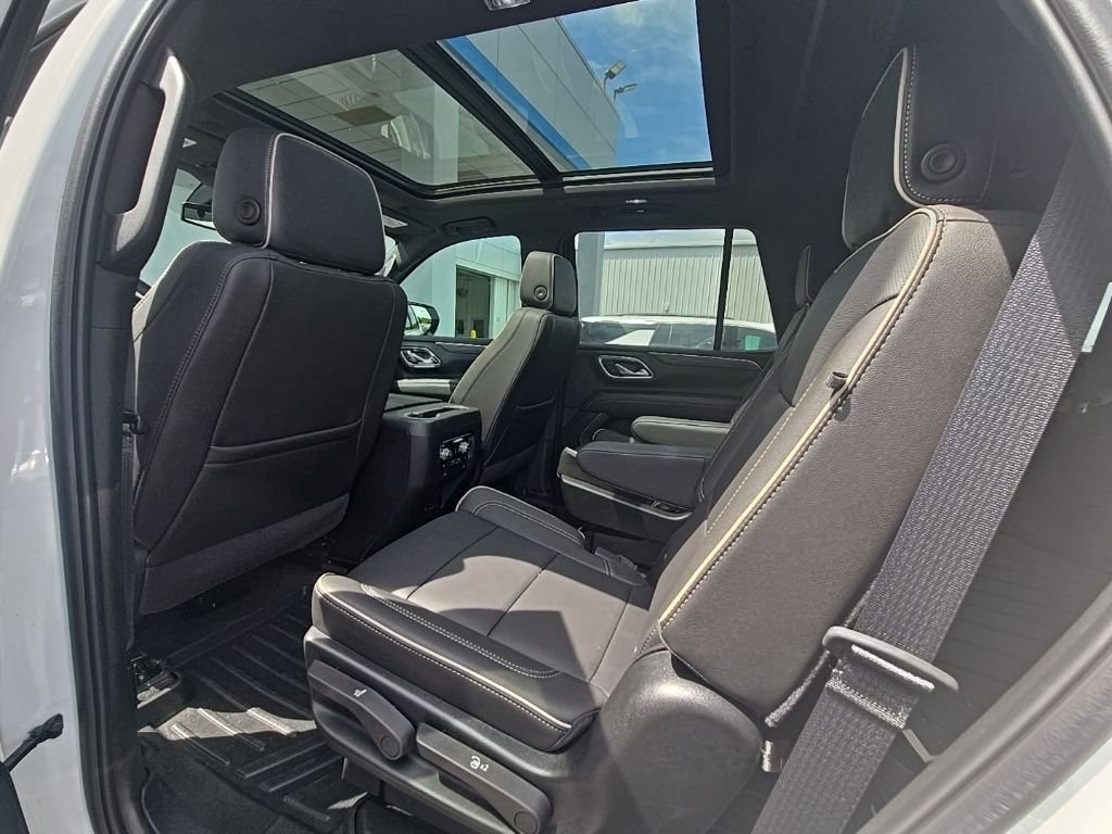 Used 2024 White GMC SLT image 4