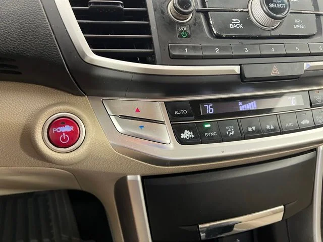 Used 2015 White Honda  image 30