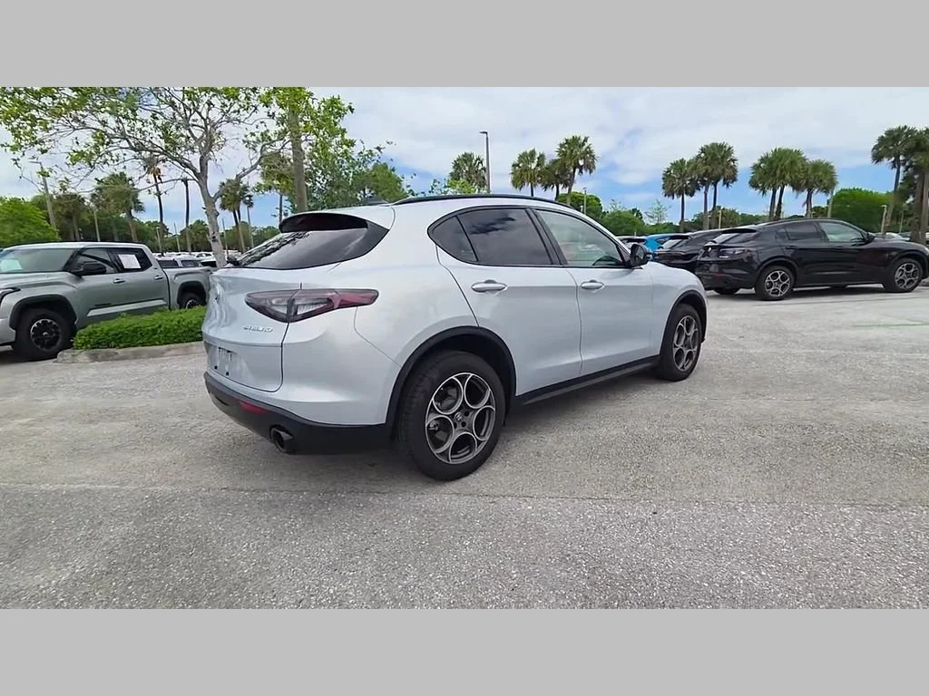 New 2025 Moonlight Gray Metallic Alfa Romeo Base image 26