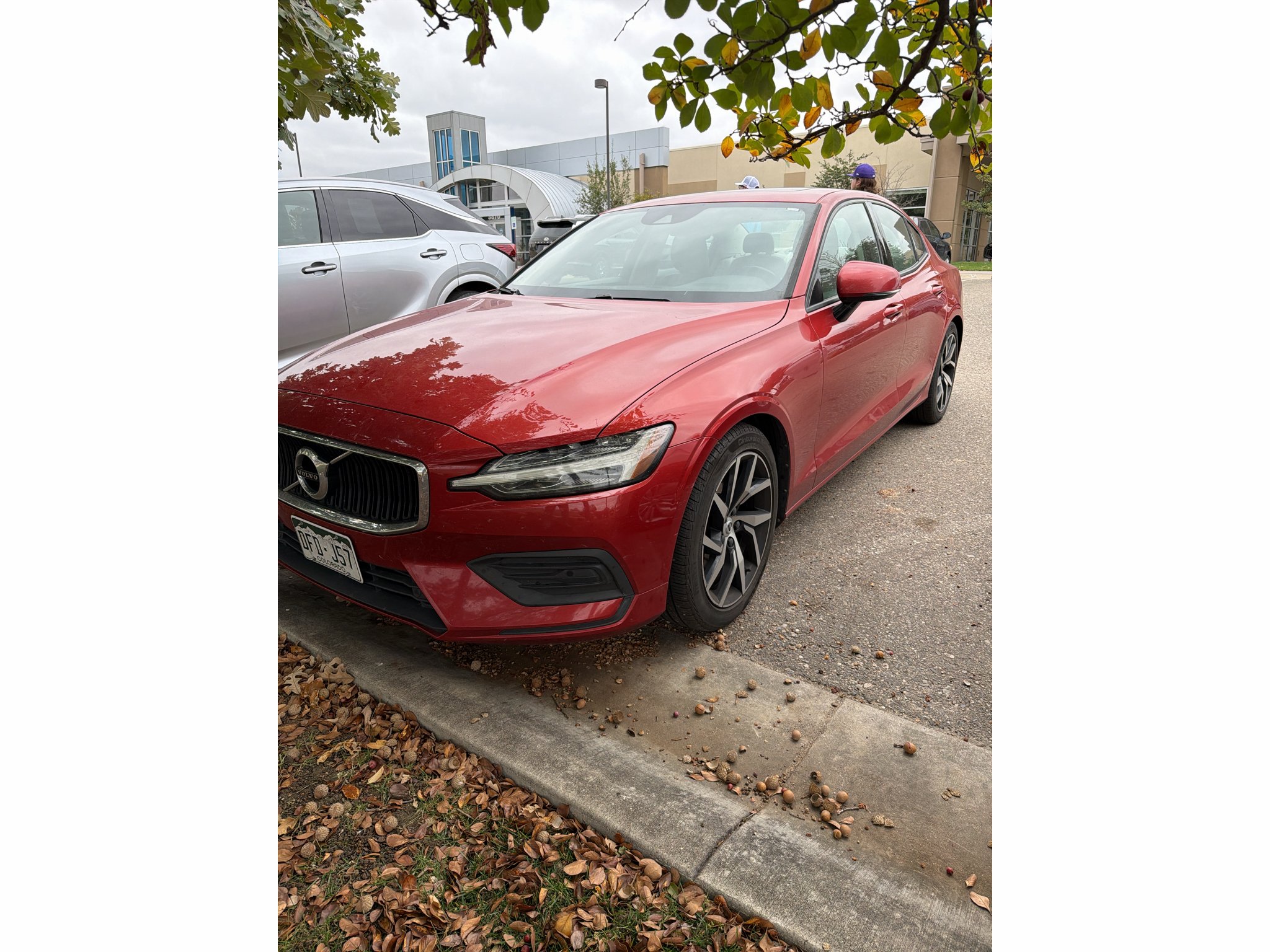 Used 2019 Red Volvo Momentum image 5