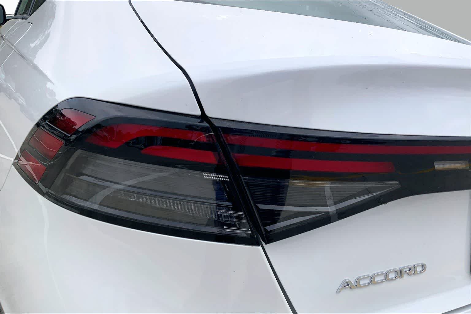 New 2026 Platinum White Pearl Honda SE image 14