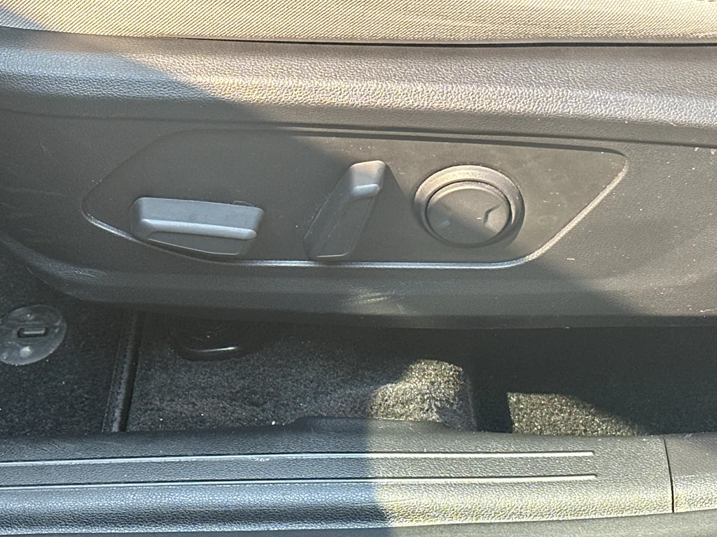 Used 2025 Atlantis Blue Hyundai SEL image 27