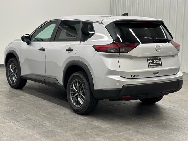 Used 2024 Silver Nissan S image 4