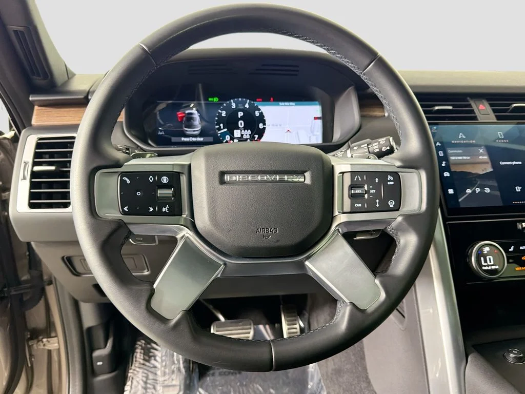 Used 2025 Lantau Bronze Metallic Land Rover Dynamic SE image 11
