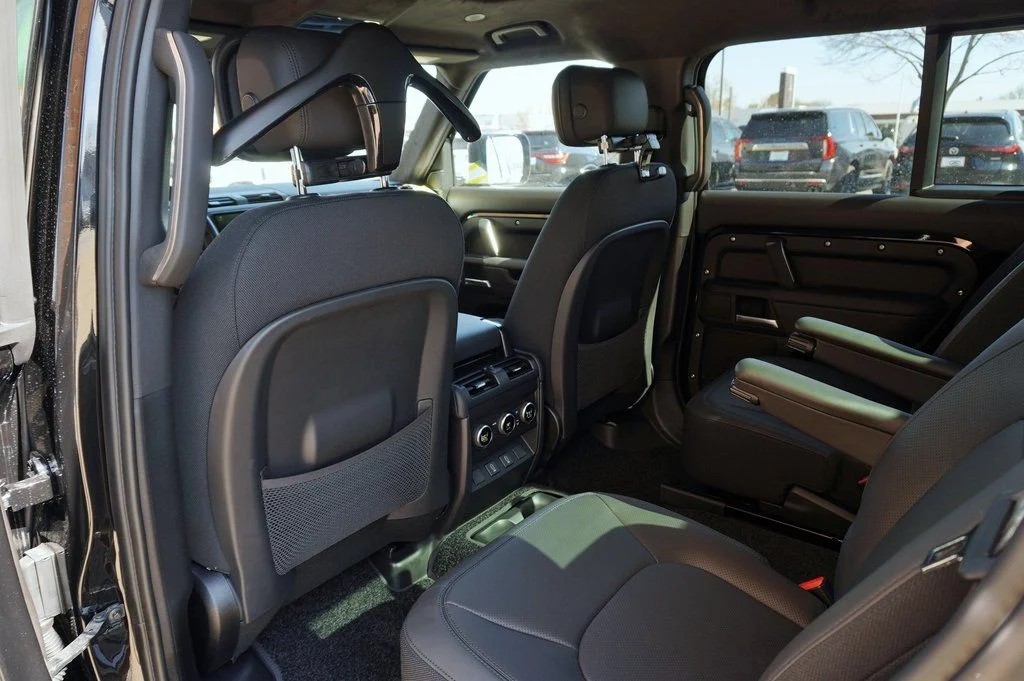 New 2026 Santorini Black Land Rover V8 image 31