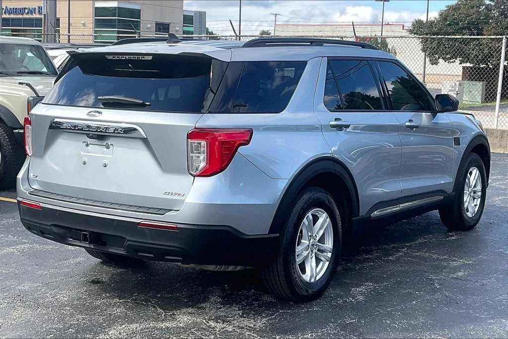 Certified Used 2023 Silver Metallic Ford XLT image 12