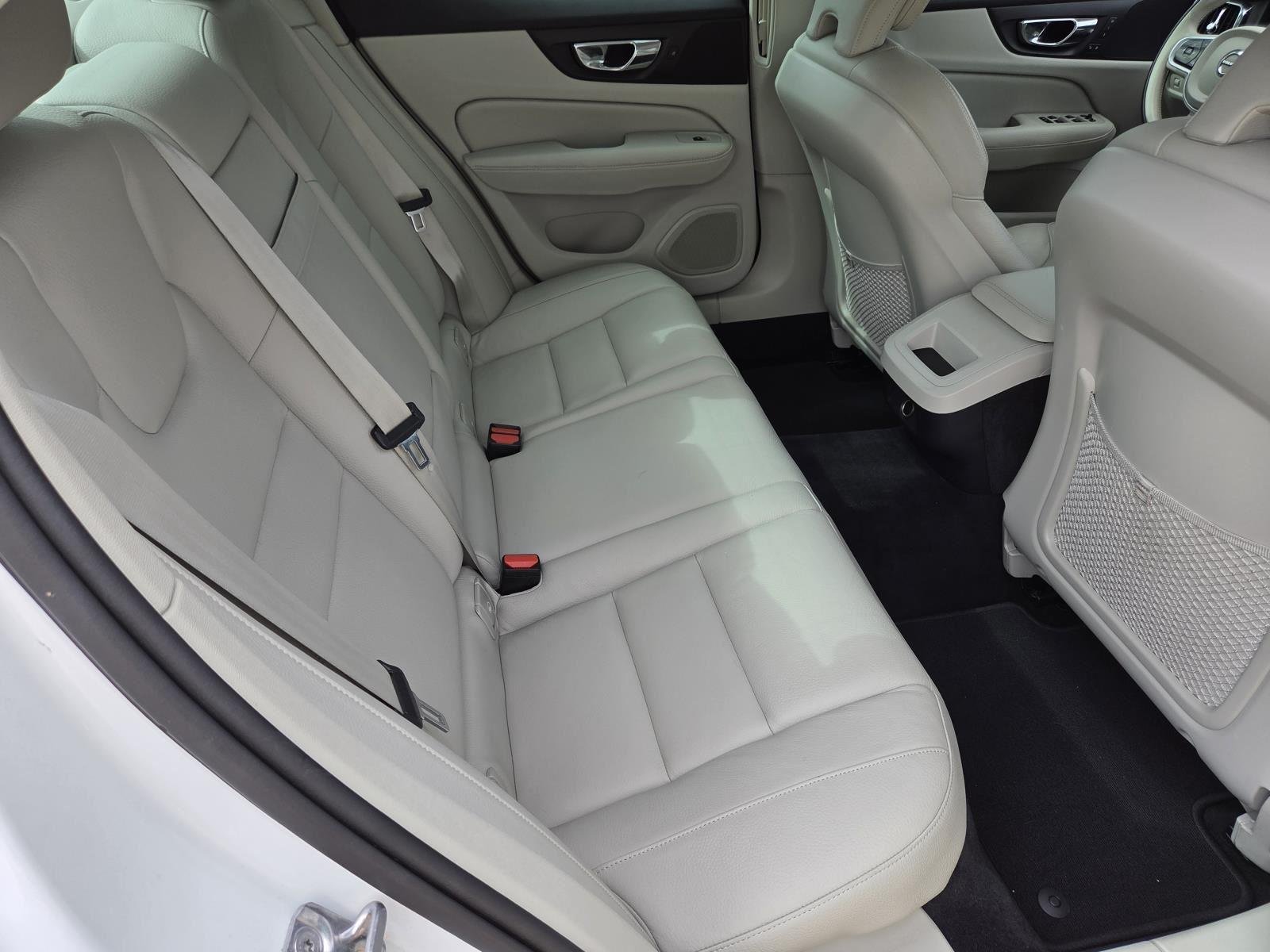 Used 2019 Crystal White Pearl Metallic Volvo Momentum image 36
