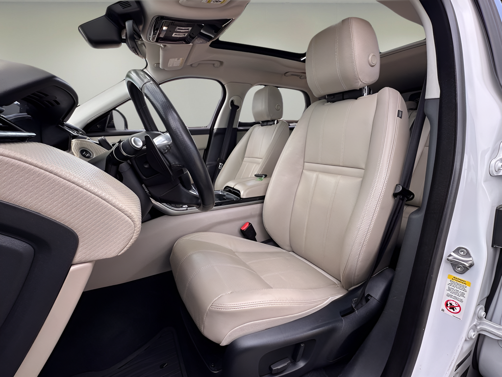 Used 2019  Land Rover S image 6