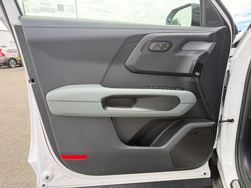 New 2027 Glacial White Pearl Kia X-LINE SX image 17