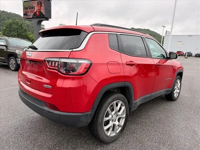 Used 2023 Red Jeep Latitude Lux image 16