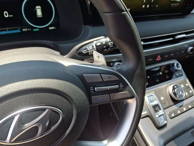 Used 2025 White Hyundai Calligraphy image 22