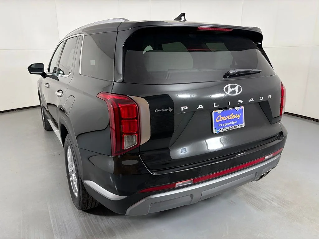 Used 2025 Black Hyundai SEL image 6