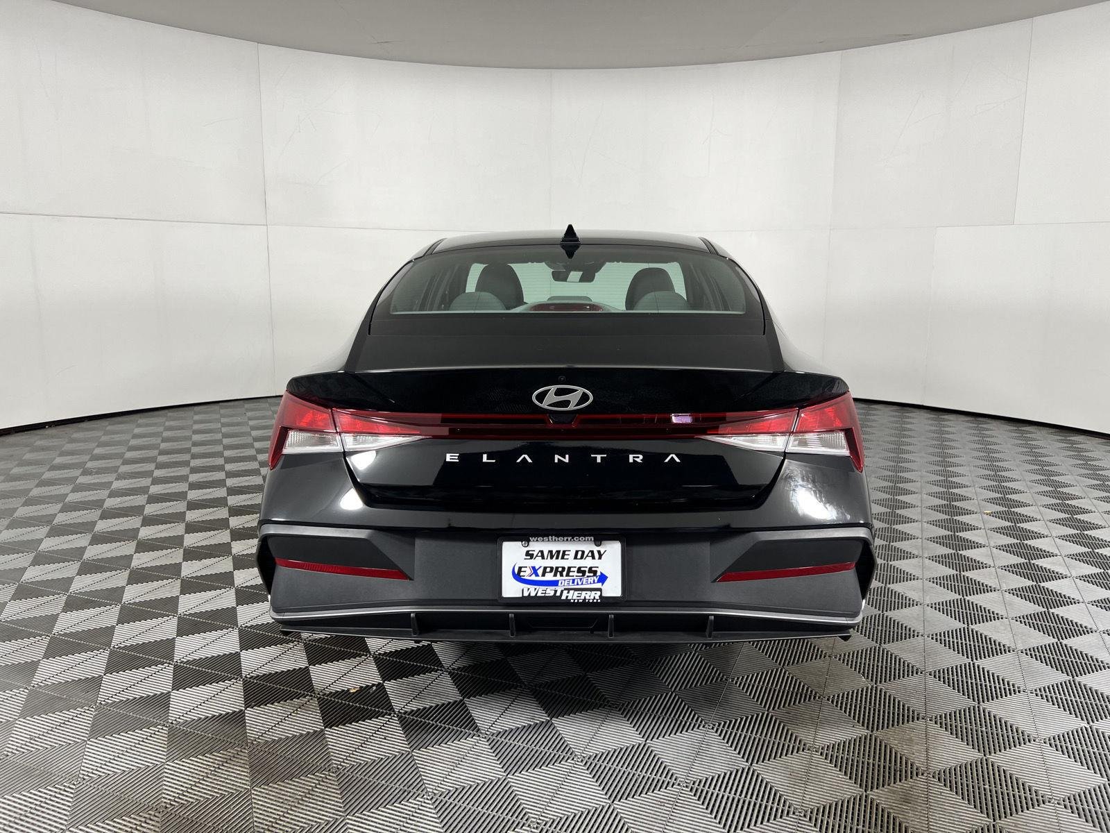 Used 2024 Abyss Black Hyundai SE image 22