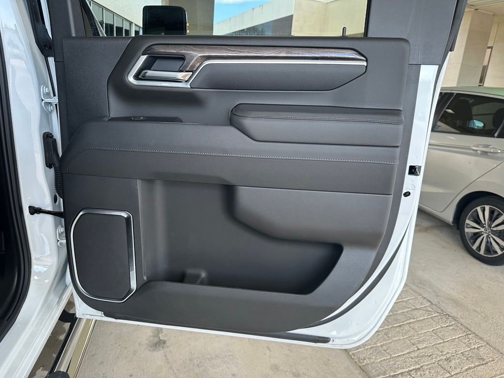 Used 2025 White Chevrolet LTZ image 34