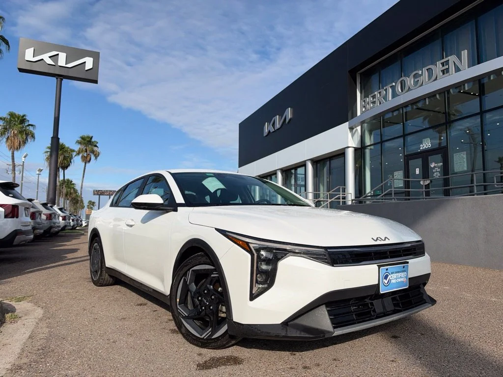 Used 2025 White Kia EX image 1