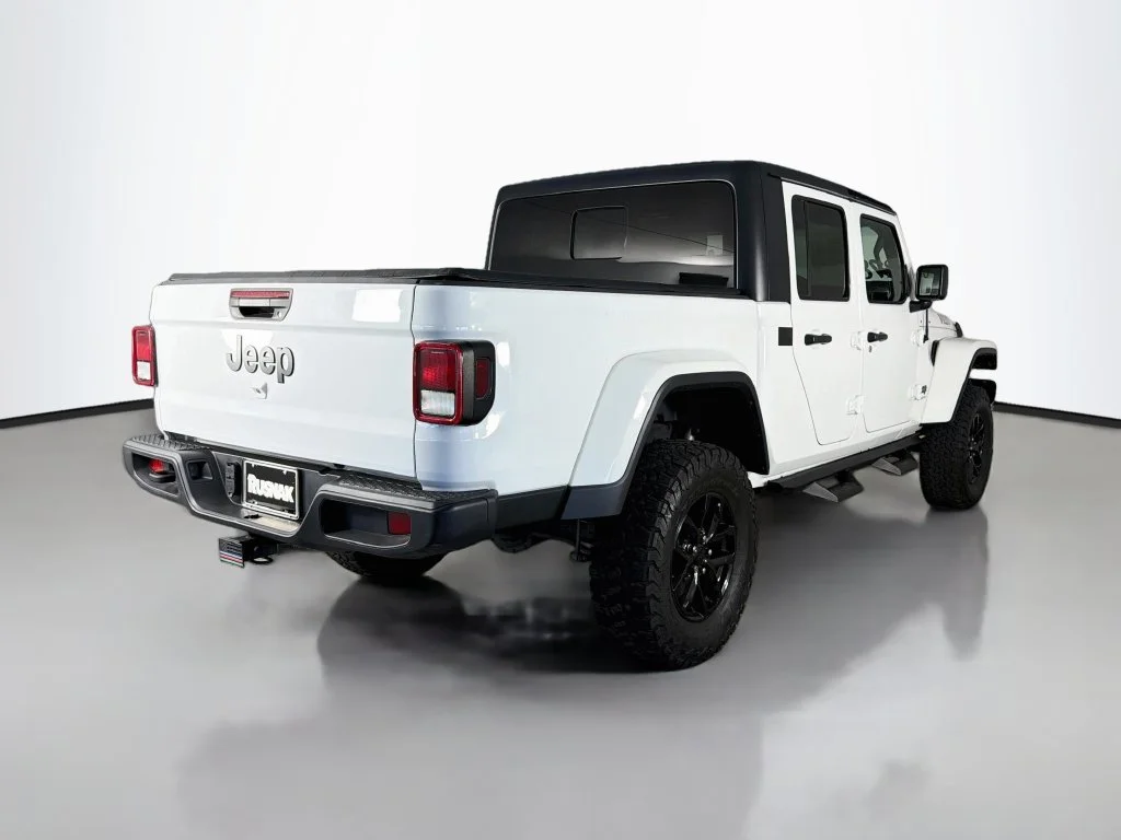 Used 2021 White Jeep Willys image 7