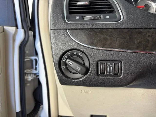 Used 2013 White Chrysler Touring image 16