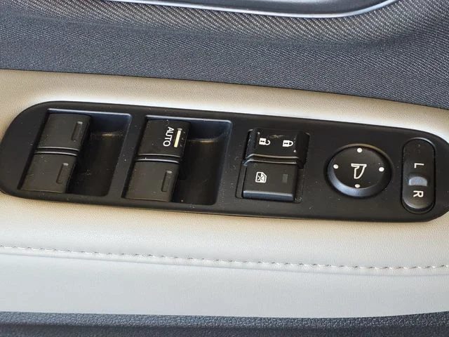 Used 2019 Silver Honda LX image 29