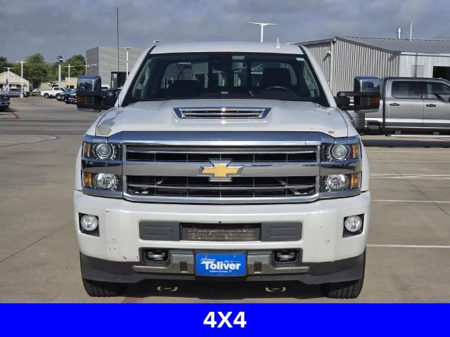 Used 2019 Iridescent Pearl Tricoat Chevrolet High Country image 3