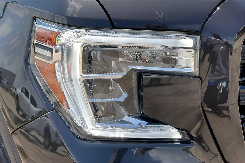 Used 2021 Brown GMC Elevation image 33