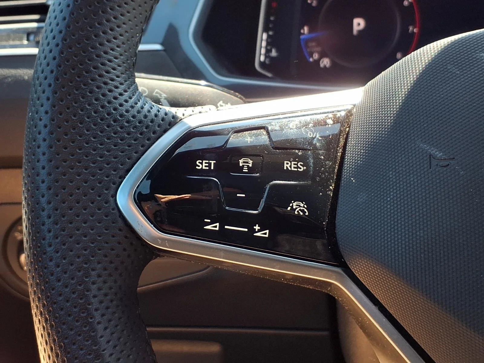 Used 2024  Volkswagen SEL R-Line image 15