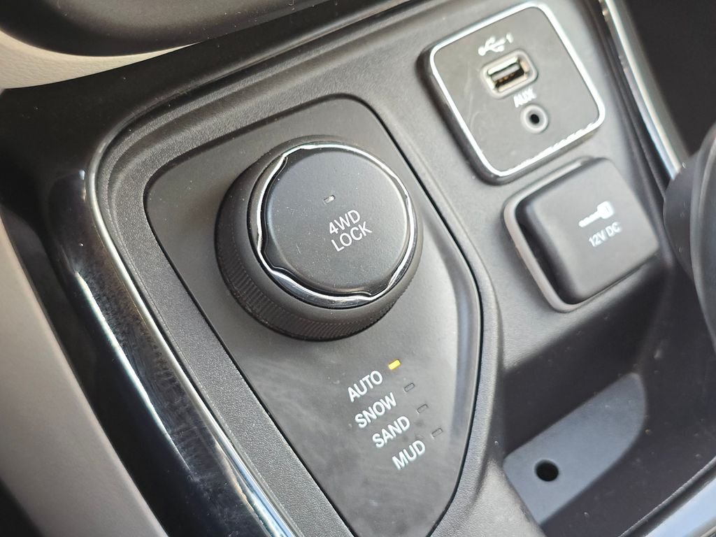 Used 2021 Red Jeep Limited image 35