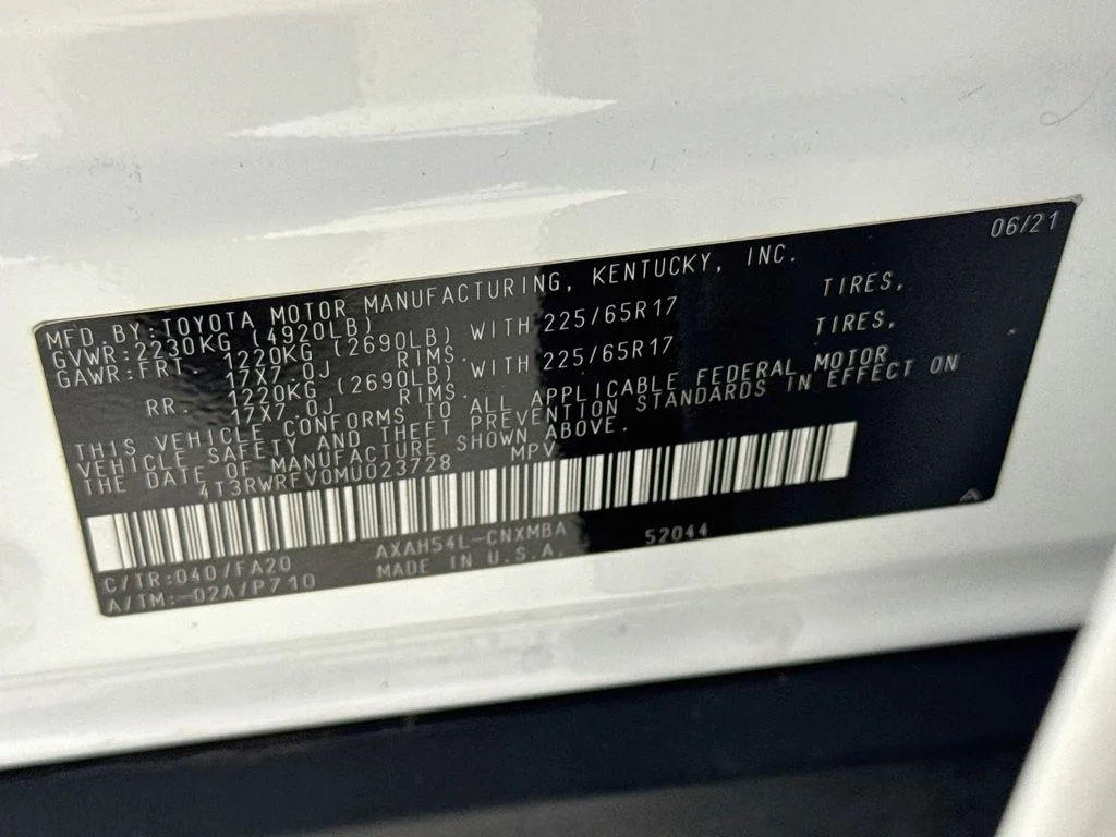 Used 2021 Super White Toyota XLE image 40