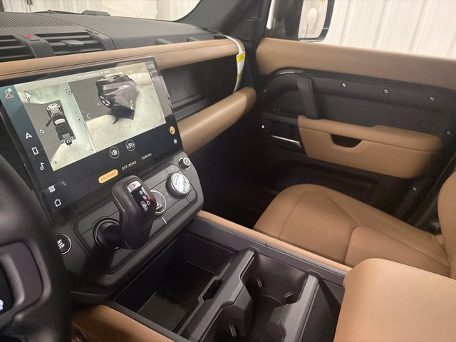 New 2026 Santorini Black Land Rover S image 32