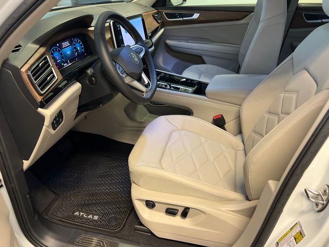 New 2026 White Volkswagen 2.0T SE w/Technology image 7