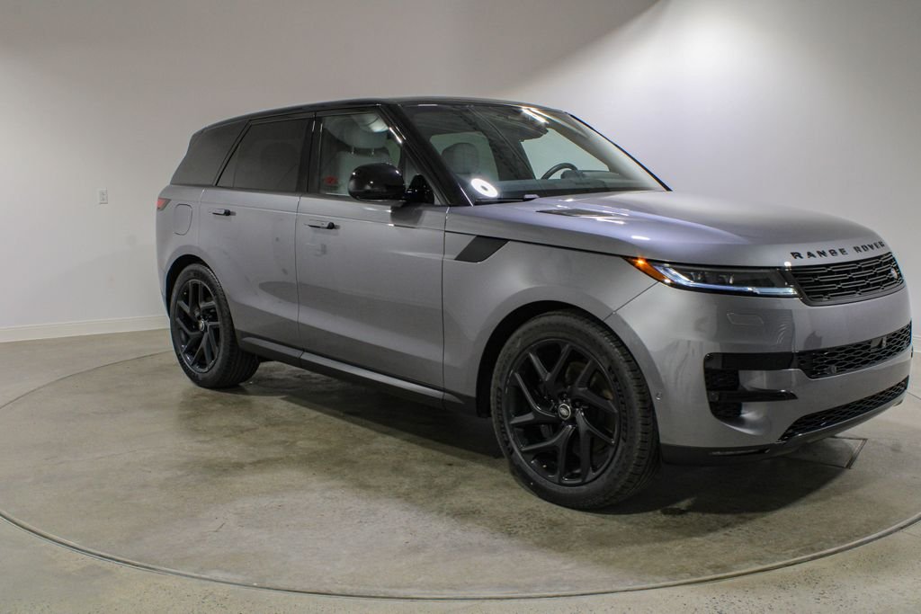 Certified Used 2025 Eiger Gray Metallic Land Rover SE image 7