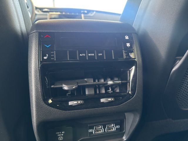 Used 2025 Metallic Jeep Limited image 20