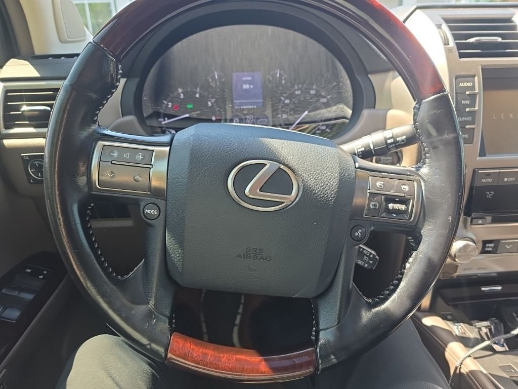 Used 2017  Lexus 460 image 25