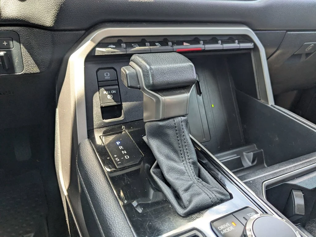 Used 2022  Toyota Limited image 19