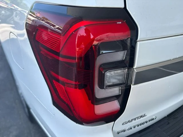 Used 2023 White Ford Platinum image 28