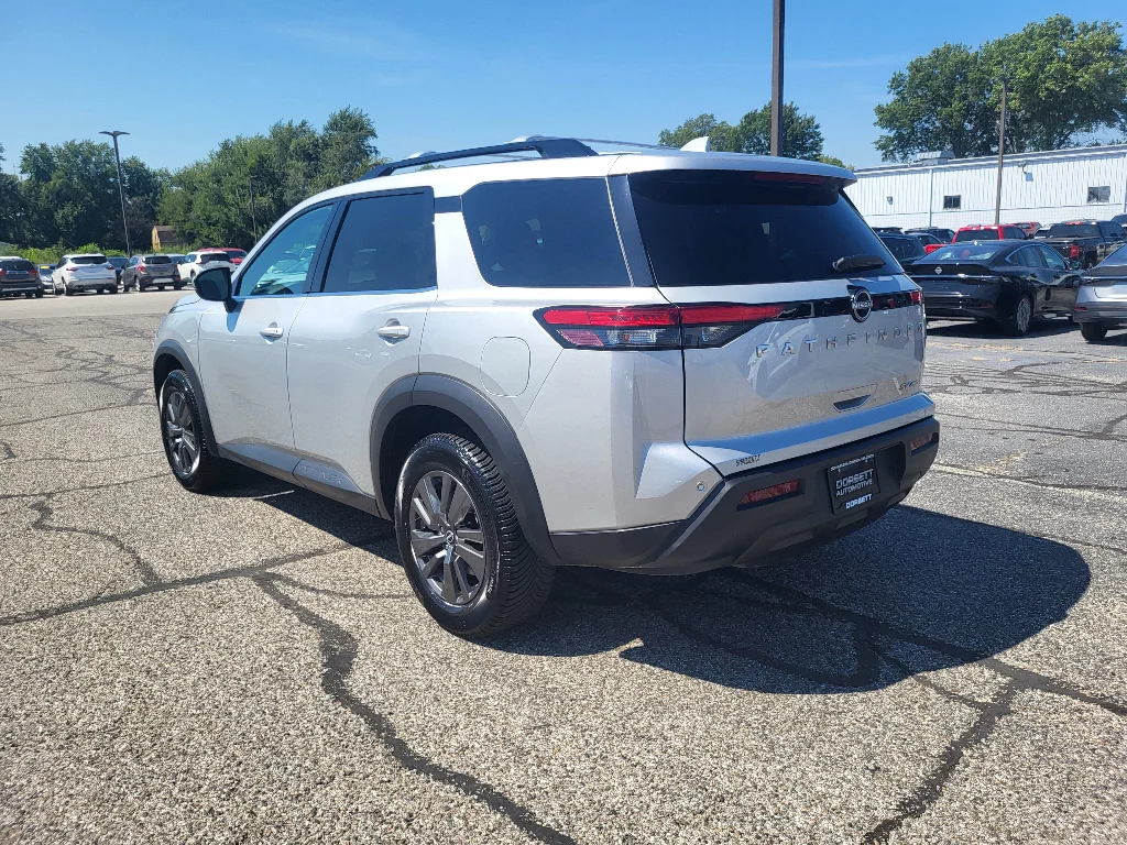 Used 2022 Brilliant Silver Metallic Nissan SV image 8