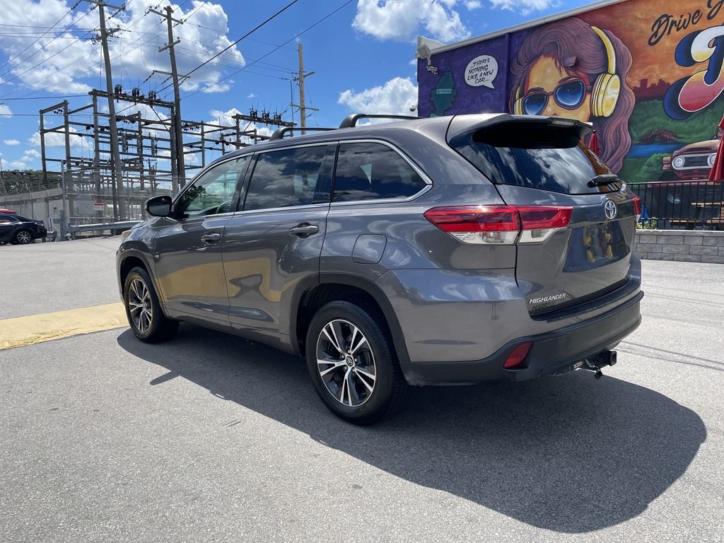 Used 2018 Gray Toyota LE image 3