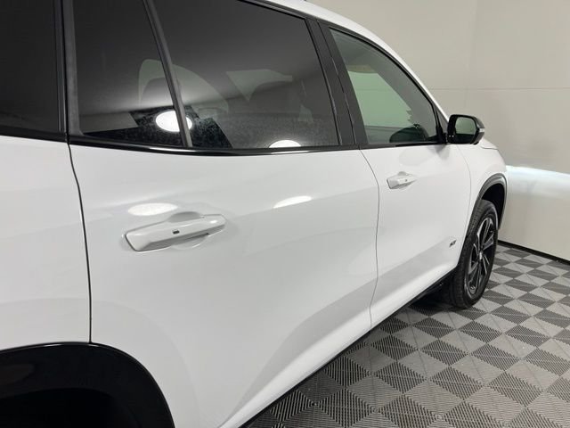 Used 2026 White Buick Sport Touring image 9