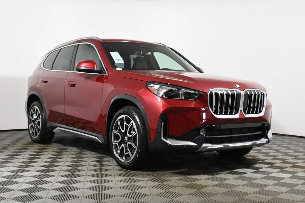 Used 2026 Red BMW xDrive28i image 9