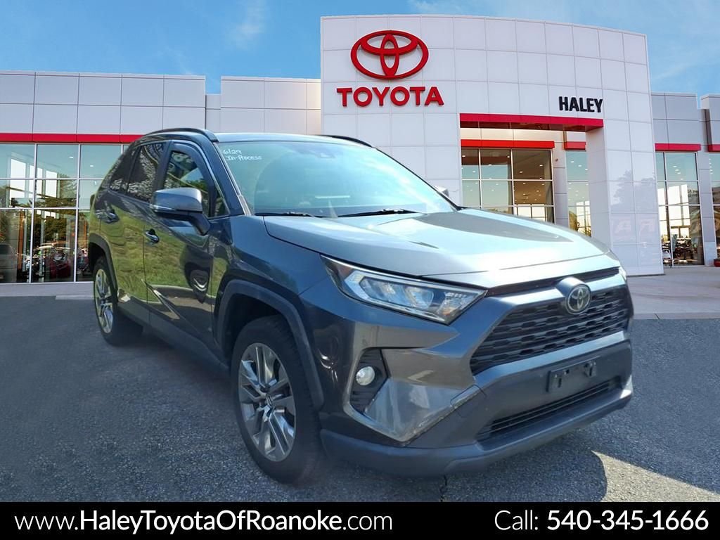 Used 2019 Gray Toyota XLE Premium image 1
